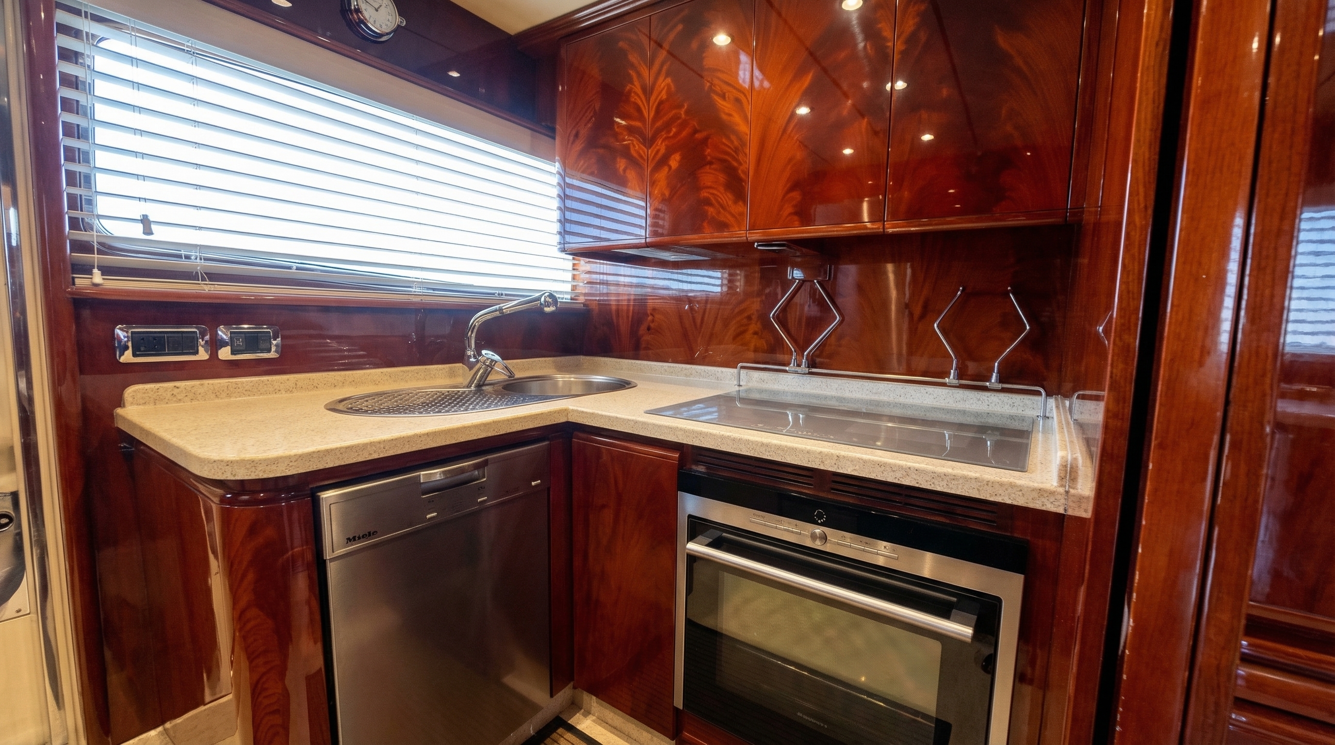 Astondoa 72 GLX — photo 18 of 27