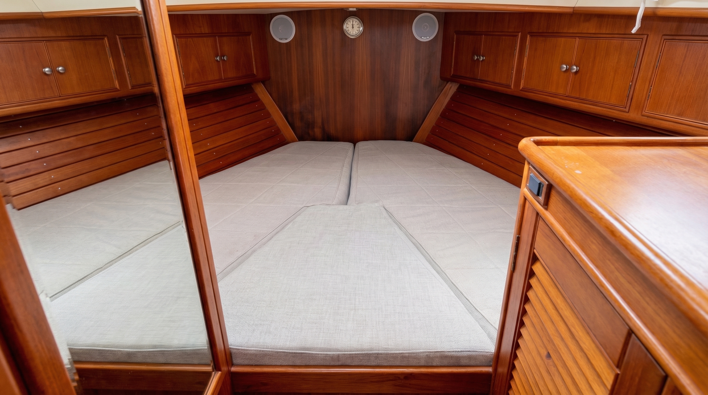 Grand Banks 38 Eastbay EX — photo 11 of 14